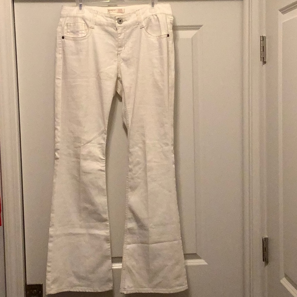 No boundaries straight leg, white jeans, gently used, Size 13 (Juniors)